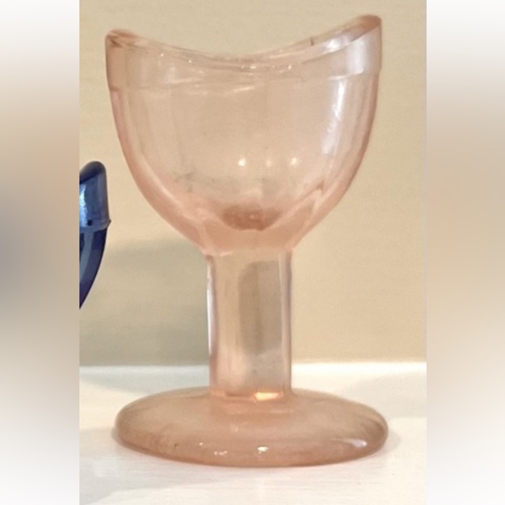 Vintage Pink Glass Eye Cup Goblet Style Approx 3” Tall - Picture 2 of 7